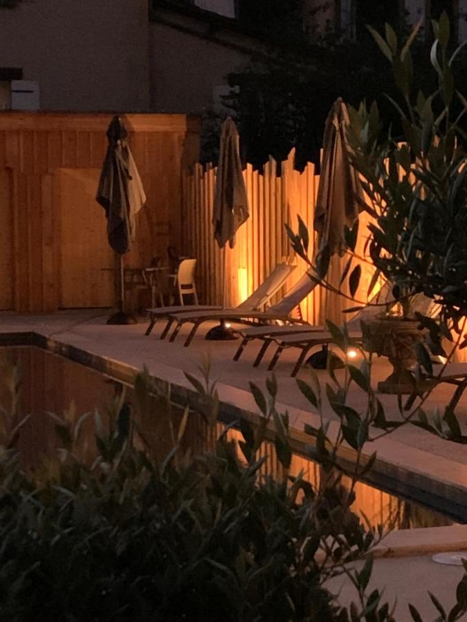 Les Appartements D Artiste De La Villa Du 15 - Restaurant La Maison - Piscine Chauffee Les Eyzies Exterior foto